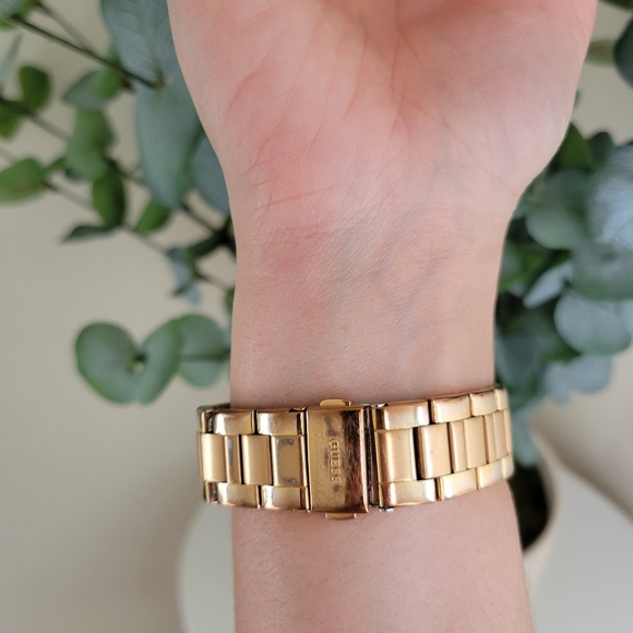 GUESS Rose Gold Watch - Picture 6 of 16